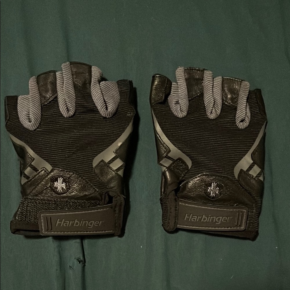 NWOT Harbinger Workout Gloves Size Medium